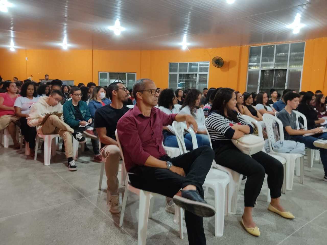 Camacã: Prefeitura e SEBRAE realizam palestra sobre como atender melhor o cliente e recebe um grande público